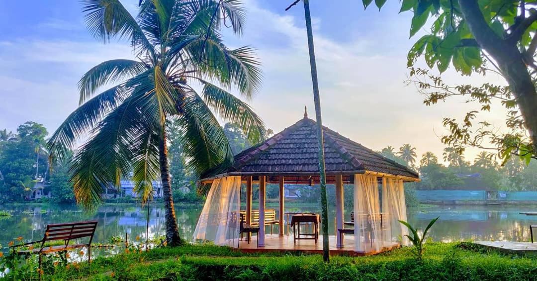 مبيت وإفطار Alappuzha Sunsets And Palm Trees المظهر الخارجي الصورة